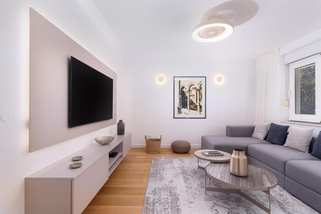 Luxury A'more Apartment Split